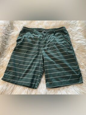 Lululemon Men’s Kahuna Flat Front Shorts. Size 38
Green with White Stripes